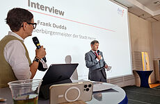 Moderatorin Katja Leistenschneider und Oberbürgermeister Dr. Frank Dudda.
